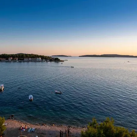 Apartmán One-bedroom Near Brodarica (Sibenik-Knin)