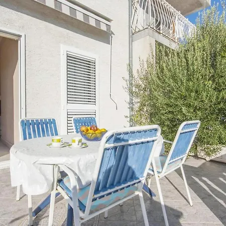 Apartmán One-bedroom Near Brodarica (Sibenik-Knin)