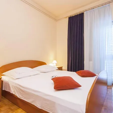 Apartmán One-bedroom Near Brodarica (Sibenik-Knin)