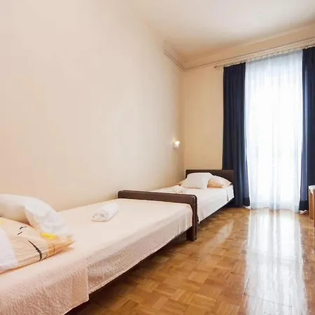 One-bedroom Near Apartament