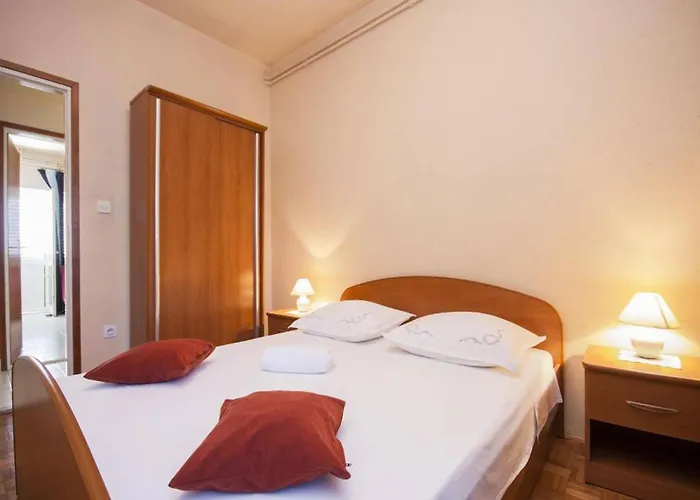 Appartement One-bedroom Near Brodarica (Sibenik-Knin)